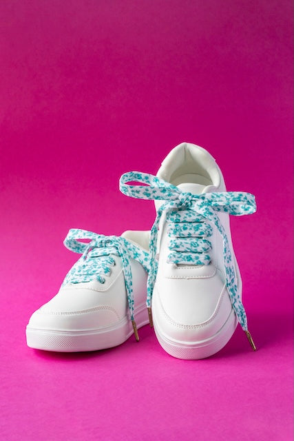 Lacets verts fleuris pour baskets, accessoires originaux en tissu de seconde main.